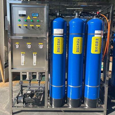 Εγκατάσταση αντίστροφης όσμωσης PVC 0,5 τόνων με μονοπολική τριών δεξαμενών για μικρούς χώρους